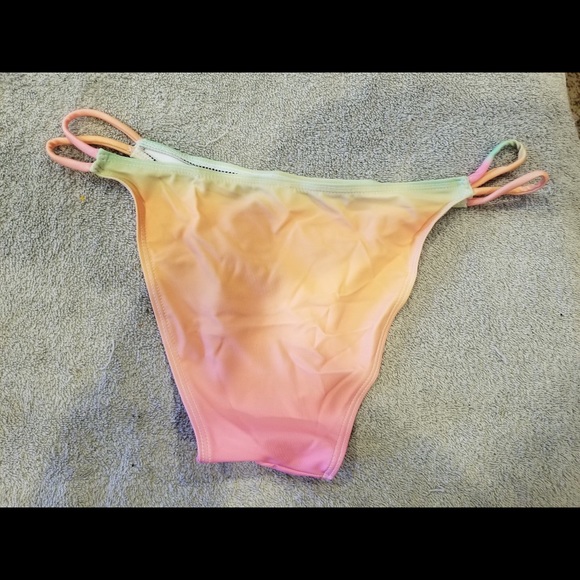 LAST 1 SMALL‼️ Seashell Bikini - Picture 5 of 5